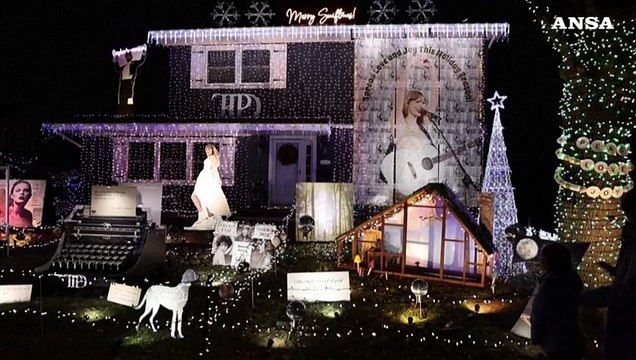Usa, torna la casa natalizia a tema Taylor Swift