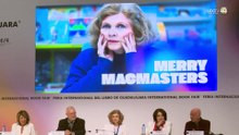 Merry MacMasters recibe el Homenaje Nacional de Periodismo Cultural en la FIL 2024