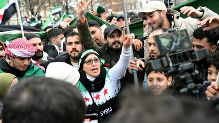 Tausende Syrer feiern Sturz von Assad in Berlin