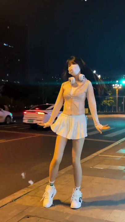 我又来啦#我想傻傻看你笑#你有草莓的味道 #浅跳一下
