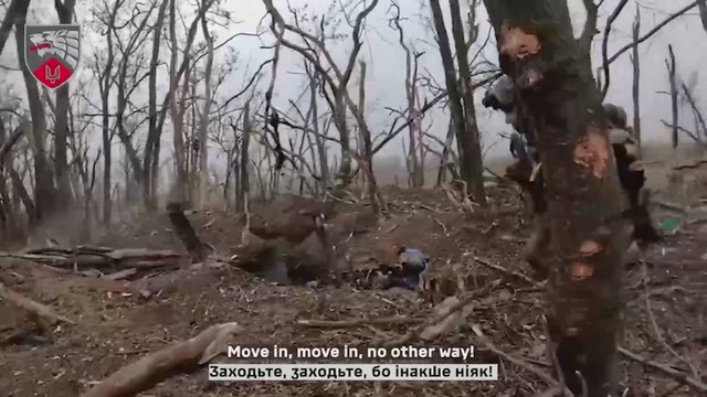 Las tropas ucranianas enseñan al mundo cómo despejan las trincheras rusas