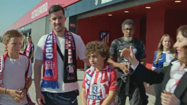 'La que se avecina' - Amador esparce las cenizas de Vicente en el Metropolitano