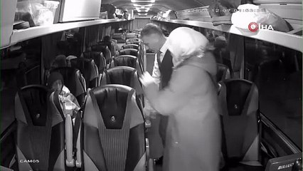 Otobüs Şoförü Yaşlı Yolcuyu Sırtında Taşıdı