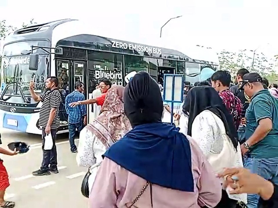 Tidak Ada Tempat Duduk di Halte Bus IKN