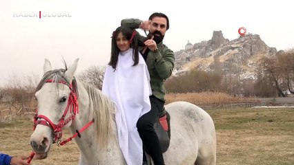 Vanlı Kuaförün Unutulmaz Finali: At Sırtında Saç Kesimi 🐎