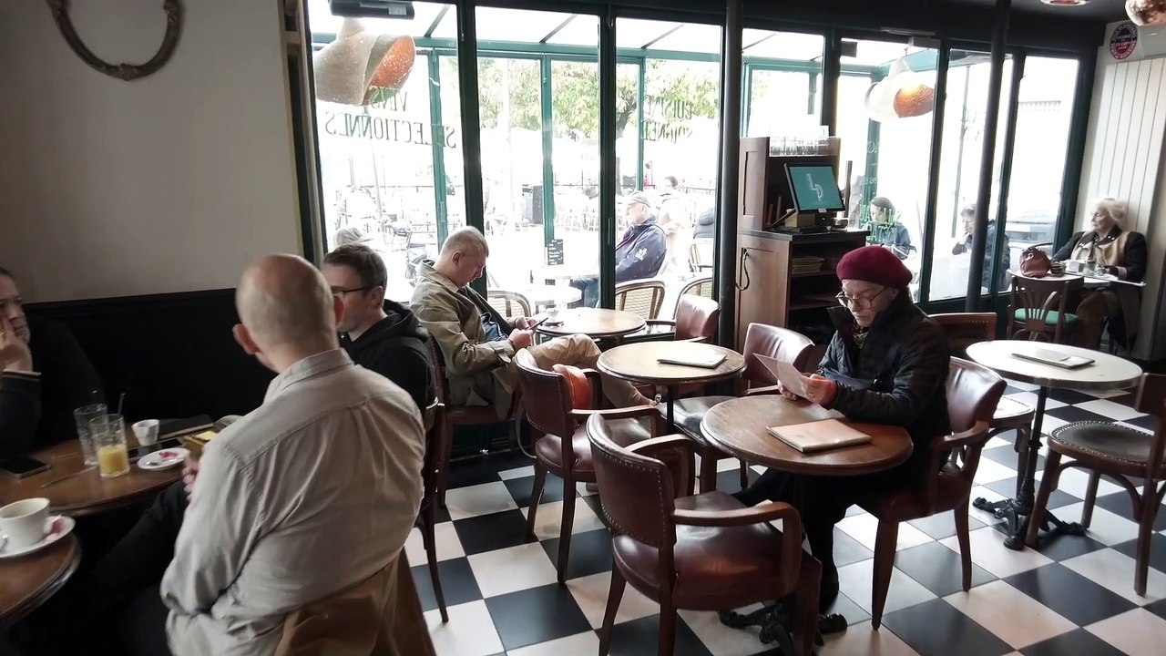 La décoration du café La Place à Vincennes by Virginie Courty.