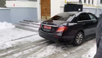 Suriye'nin Moskova Büyükelçiliği'ne ''devrim bayrağı'' çekildi