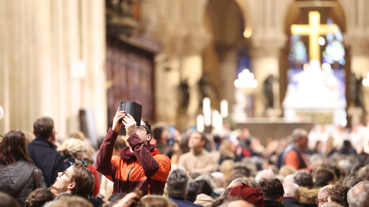« Tout simplement sublime » : les premiers visiteurs émerveillés par Notre-Dame
