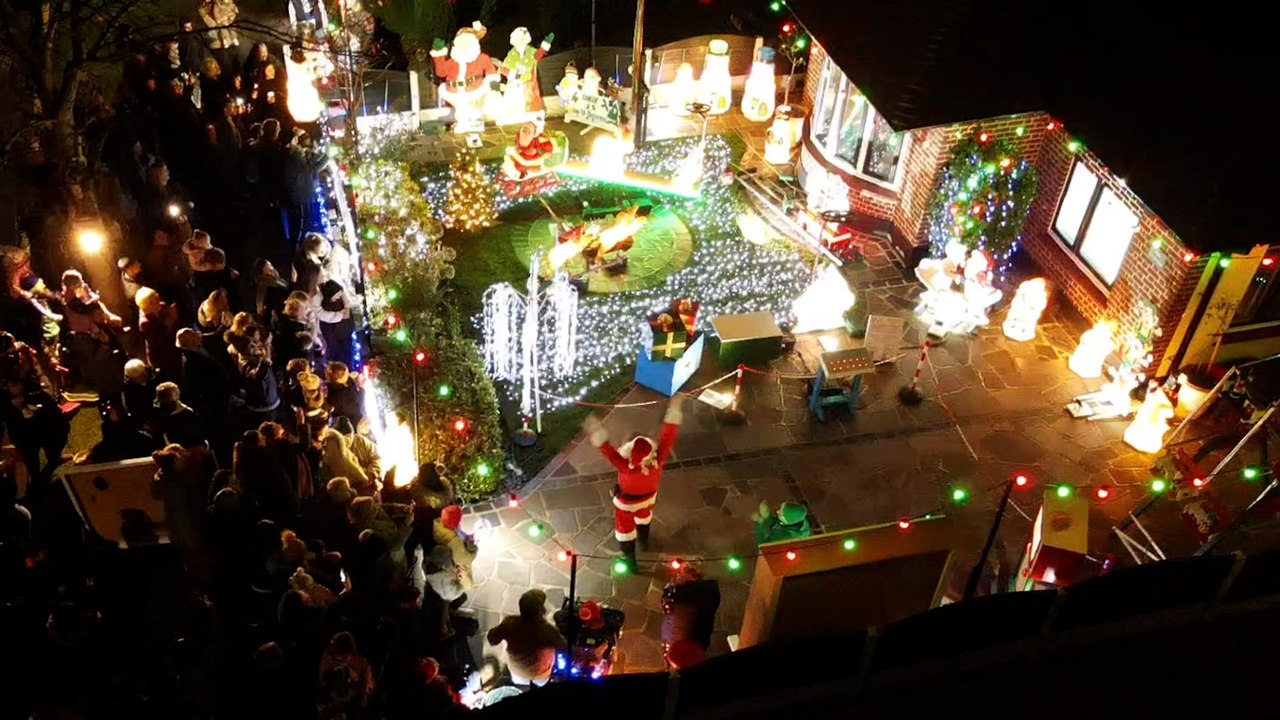 Britisches paar hat seine weihnachtsdekoration selbst gestaltet