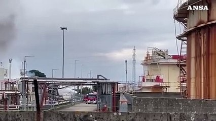 Esplosione Calenzano, l'incendio non interessa i serbatoi
