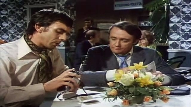 110 Ne cherchez pas à voir le diable Robert Vaughn Policier