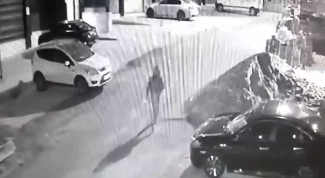 Eski erkek arkadaş, ayrıldığı sevgilisi ve yanındaki arkadaşını kurşunladı