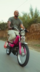 El Seed revisite la mobylette tunisienne avec son projet Tacapae.