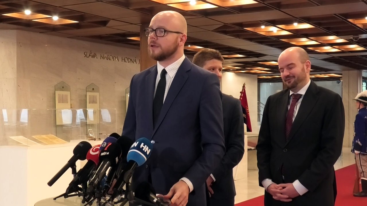 ZÁZNAM: M. Šimečka: Vláda má povinnosť v predstihu oznámiť, koľko budeme platiť za plyn