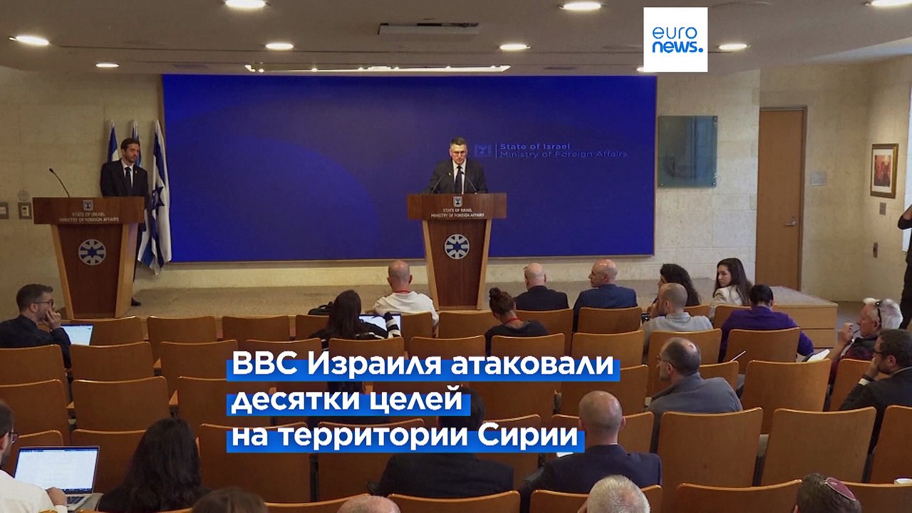 Флаг сирийской оппозиции поднят на посольстве Сирии в Москве. Днём ранее в РФ прибыл Башар Асад