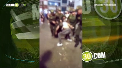La cogieron de las greñas Uniformados bajo investigación tras agredir a una joven en el sector de la Veracruz