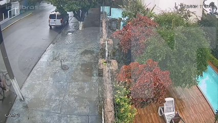 Câmera flagra acidente que deixou ciclista ferido na Rua Costa e Silva