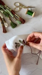 Chaussettes personnalisées brodées à la main. Disponible sur commande dans ma boutique Etsy