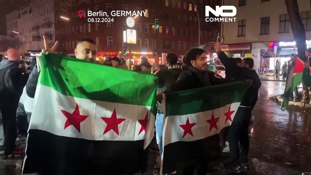 Suriyeliler Beşar Esad'ın gidişini kutluyor