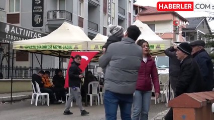 Isparta'da düşen helikopterde şehit olan Astsubay Hüseyin İpek'in evinde taziye çadırı kuruldu