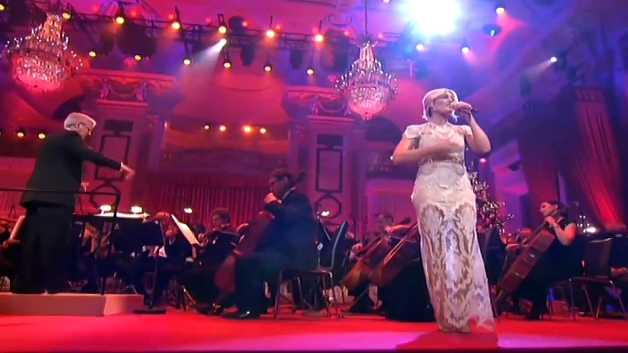 HELENE FISCHER — FRÖHLICHE WEIHNACHTEN ÜBERALL | von Helene Fischer: Weihnachten - Live aus der Hofburg Wien (mit dem Royal Philharmonic Orchestra) – (2015)