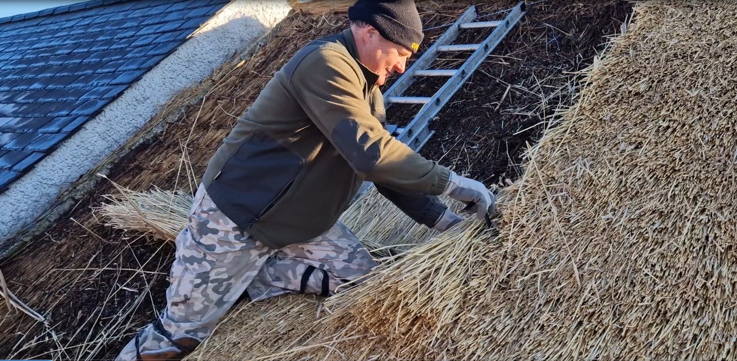 THATCHING DAN WINTER'S COTTAGE