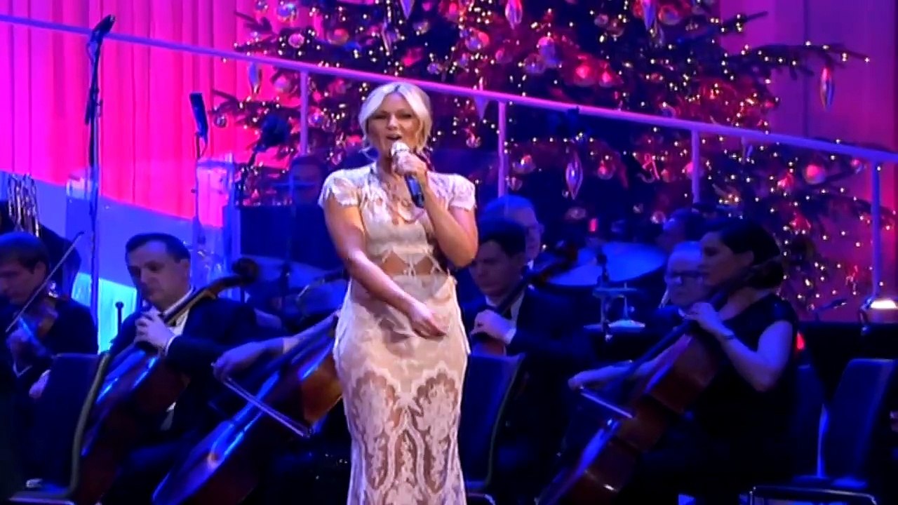 HELENE FISCHER — Let it snow | Helene Fischer: Weihnachten - Live aus der Hofburg Wien (mit dem Royal Philharmonic Orchestra) – (2015)