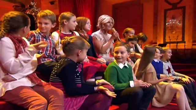 HELENE FISCHER — In der Weihnachtsbäckerei | Helene Fischer: Weihnachten - Live aus der Hofburg Wien (mit dem Royal Philharmonic Orchestra) – (2015)