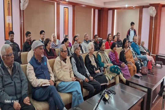 रक्षा कवच : बोले पुलिस अधिकारी: अगर कोई डरा धमकाकर खाते में पैसे मांगे तो समझ जाओ साइबर ठग.... देखें वीडियो ....