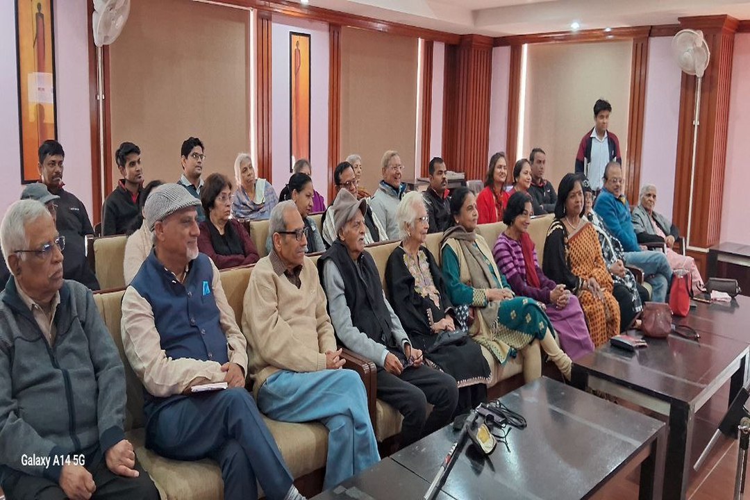 रक्षा कवच : बोले पुलिस अधिकारी: अगर कोई डरा धमक...