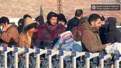 مشاهد لألاف اللاجئين #السوريين يعودون لبلادهم عبر الحدود التركية بعد سقوط نـظام #بشار_الأسد