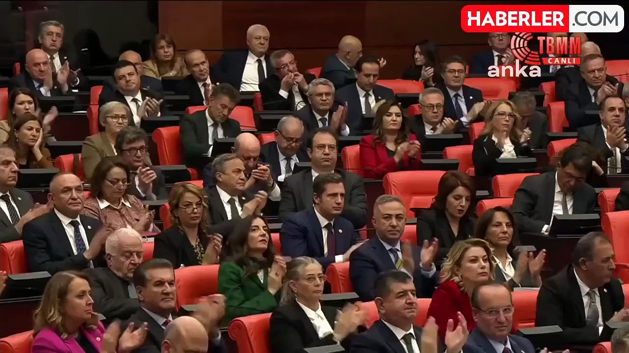 TBMM Genel Kurulu... Özgür Özel: "Chp'li Belediyeler Bölgelerindeki Okullarda Sıcak Yemek Vermek ve Ücretsiz Sağlıklı Su Vermek İçin Göreve Hazır"