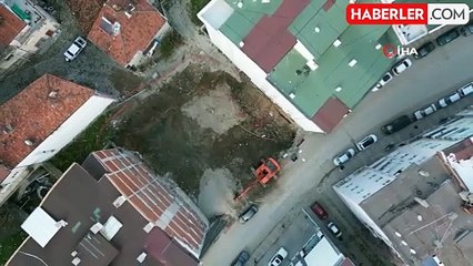 Tokat'ta Apartmanın Giriş Kapısı Çöktü, Yönetici Nöbet Tutuyor