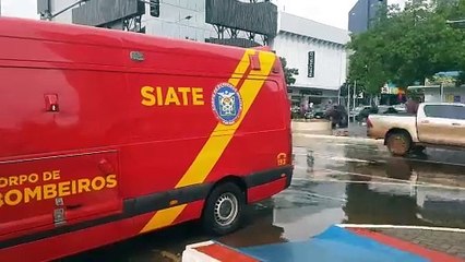 Adolescentes em patinete ficam feridas em acidente com carro no Centro