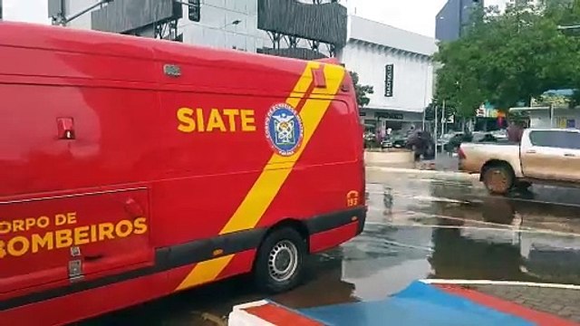 Adolescentes em patinete ficam feridas em acidente com carro no Centro