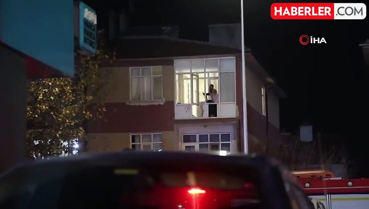 Bunalıma Giren Şahıs Polise Direndi, Camları Kırarak Tepki Gösterdi