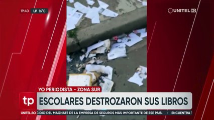En el último día de clases, escolares rompieron sus libros y cuadernos en plena vía pública en Cochabamba