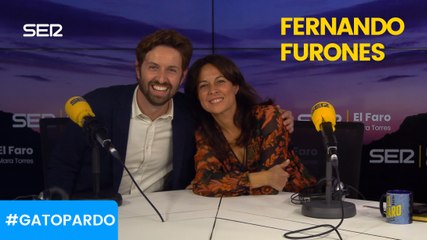 Gafas de sol, frac, batuta y un Dj: el director de orquesta más transgresor