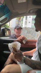 El hermoso gesto de William Contreras con un vendedor ambulante en Venezuela