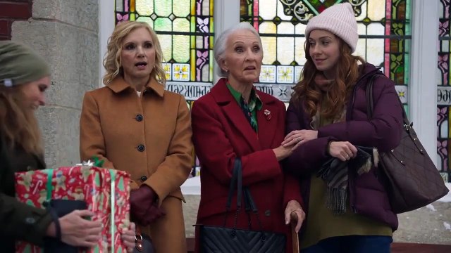 Happy Howlidays New Hallmark Movie 2024 - Best Hallmark Christmas 2024 - Great Hallmark Romance 2024 - New Movies Holiday (4)