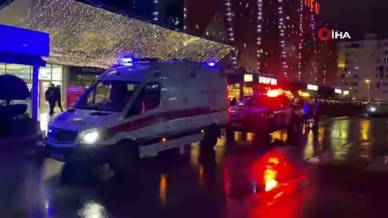 İstanbul'da dev AVM'de yangın paniği
