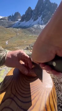 Eggs with beef sausage between bagels on the mountain 🏔️