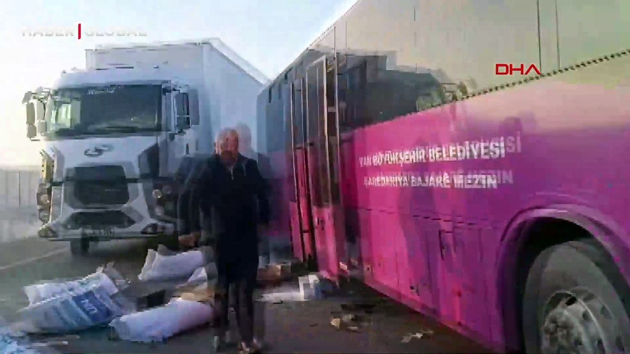 Van'da zincirleme trafik kazası: Ölü ve yaralılar var