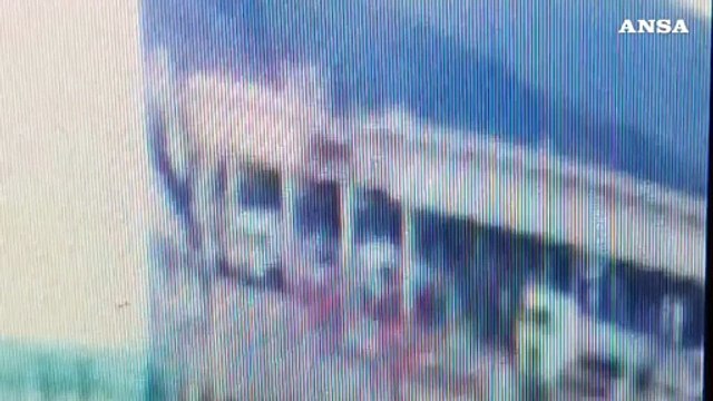 Calenzano, il momento dell'esplosione nella raffineria Eni