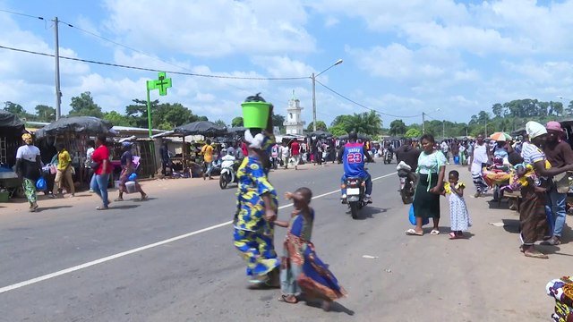 A Logoualé, dans l'ouest de la Côte d'Ivoire, rencontre avec une grand-mère nostalgique de l'époque de Félix Houphouet Boigny