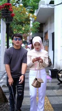 Pretty girl😍 #comedyvideo #funnyvideo #funnyshorts #comedy #prank #funny #comedyshorts #shorts #fun