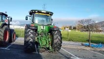 Una veintena de tractores preparan la salida hacia Pamplona