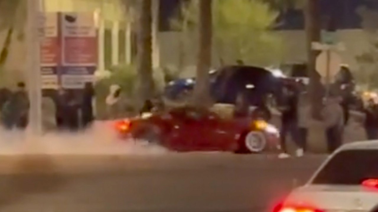 Hunderte „gesetzlose“ teenager verursachen chaos bei autotreffen in las vegas