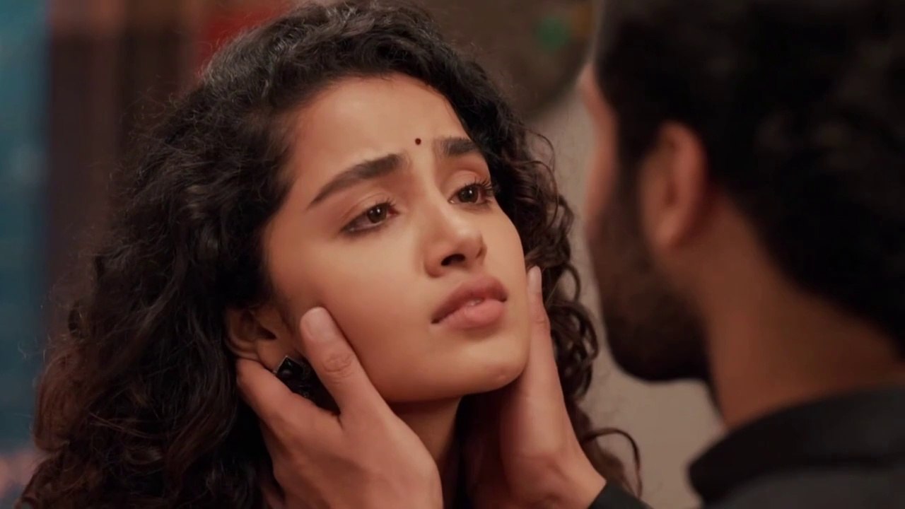*INDIAN*ACTRESS*[ ANUPAMA PARAMESWARAN] HOT*KISSING AND BED*SCENES*