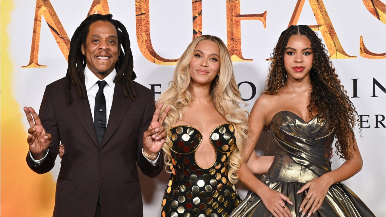 GALA VIDEO - Jay-Z accusé de viol : en plein scandale, il prend la pose aux côtés de Beyoncé et leur fille Blue Ivy
